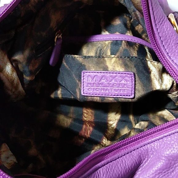 Maxx New York brand lilac colored leather purse - Picture 8 of 8